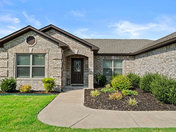 3rd image of 17 Sienna Dr