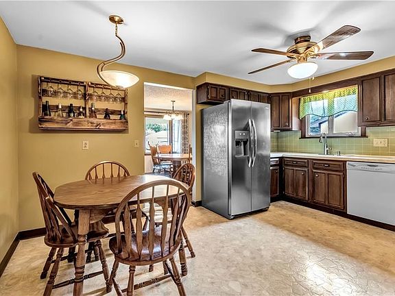 5th image of 100 Cromwell Dr