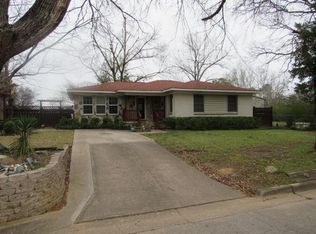 104 Ridgecrest Dr, Palestine, TX 75801