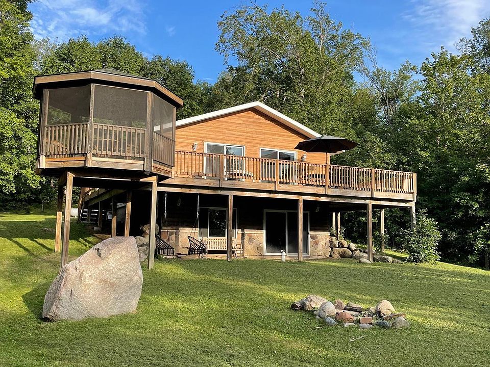 1st image of 44138 Maple Ln