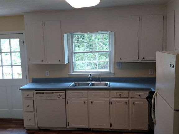 4th image of 2708 Ardsley Dr