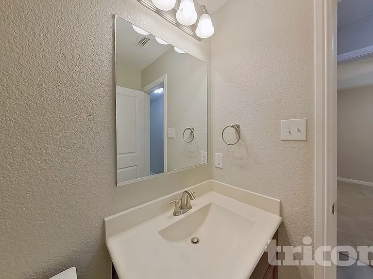 1214 Crescent View Dr — Photo 12
