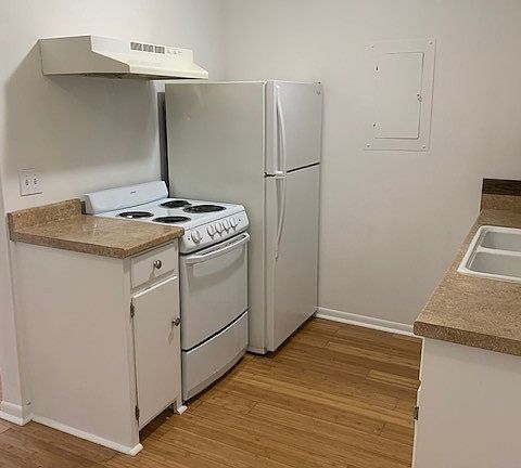 5th image of 2134 Fairfax Ave APT D2