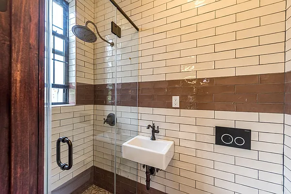 Rented by Nooklyn NYC LLC | media 32