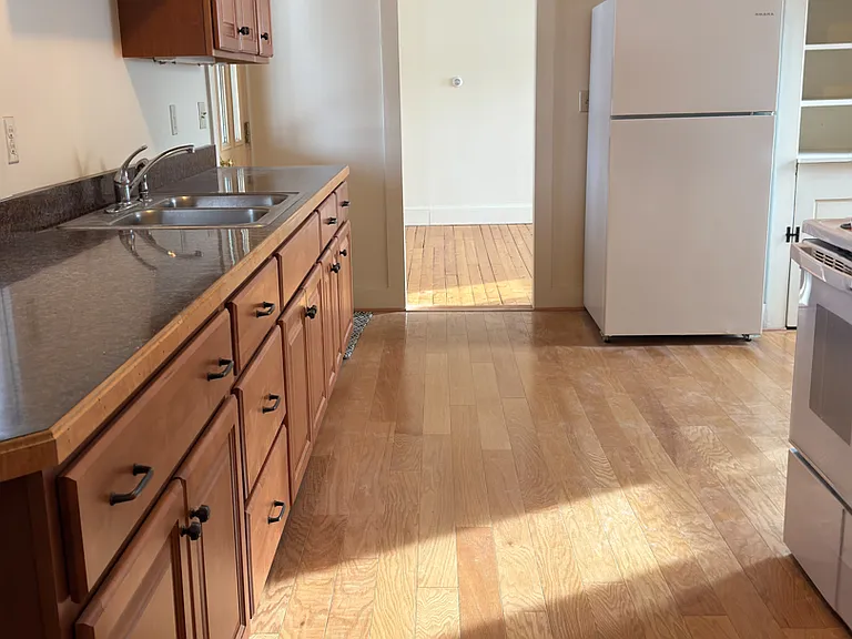 14-16 Maple St #2 — Photo 2