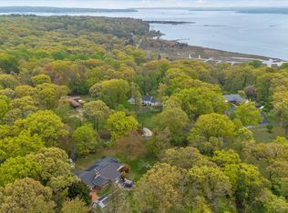 4 Dolphins Rise, Lloyd Harbor, NY 11743