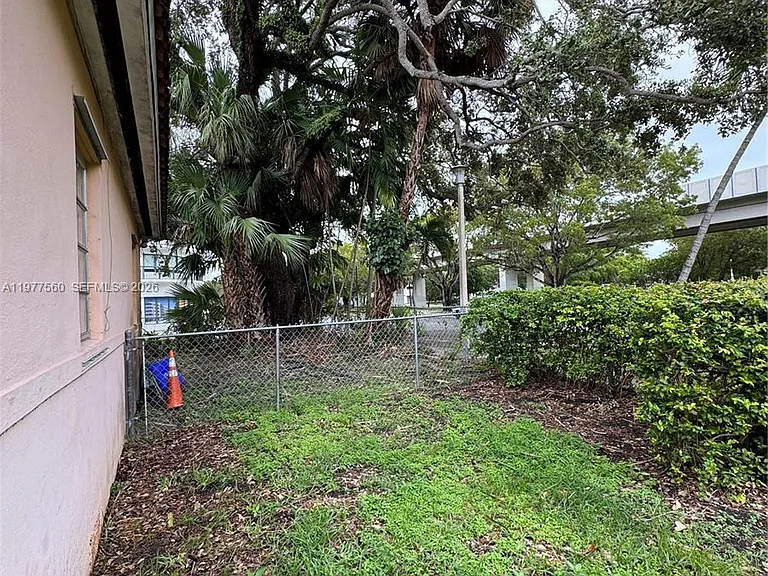 2652 SW 23rd Ave #BACK — Photo 8