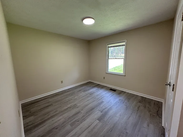 1925 Karen Cir #B — Photo 9