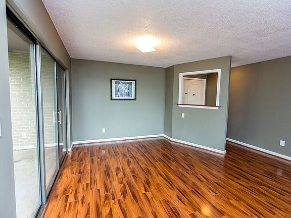 3rd image of 1100 E Beacon Parkway East #201