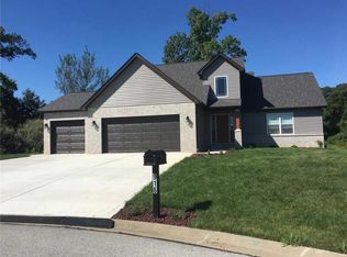 916 Half Moon Ln, Caseyville, IL 62232