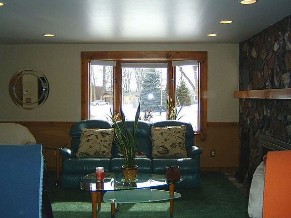 3rd image of 2662 N Lakeview Dr