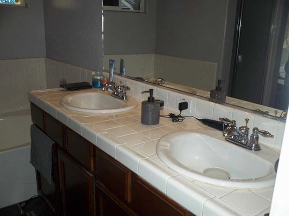 3rd image of 3824 N Tilden St