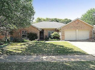 812 Timber View Dr, Bedford, TX 76021