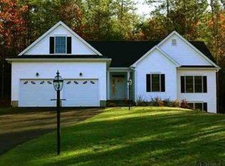 5 Corinne Ct, Saratoga Springs, NY 12866