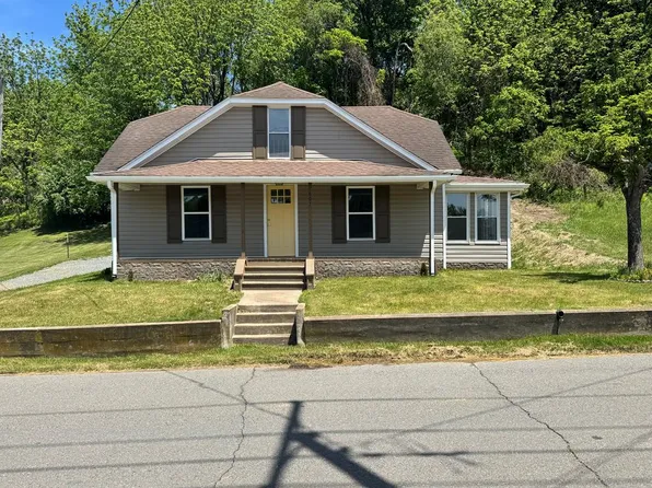 607 Givens St, Galax, VA 24333