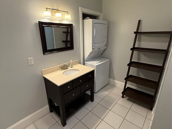 4th image of 17 W Cayuga St #4B