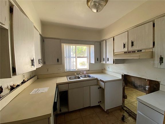 3rd image of 7210 N Manhattan Ave APT 2413
