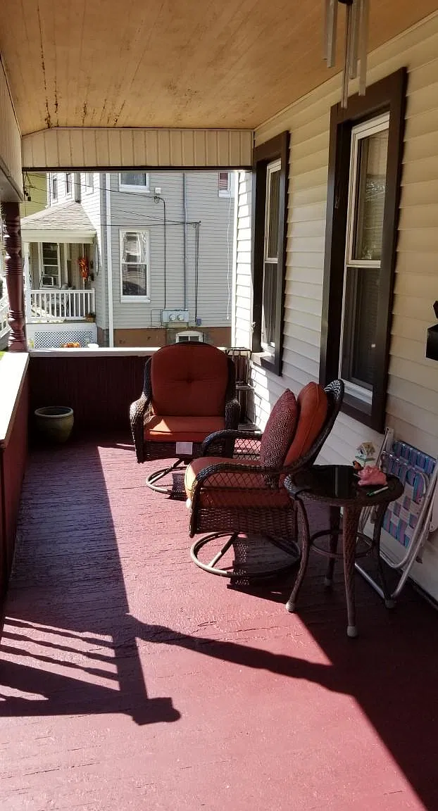 2 bed, 1200 sqft, $2,100 — Photo 2