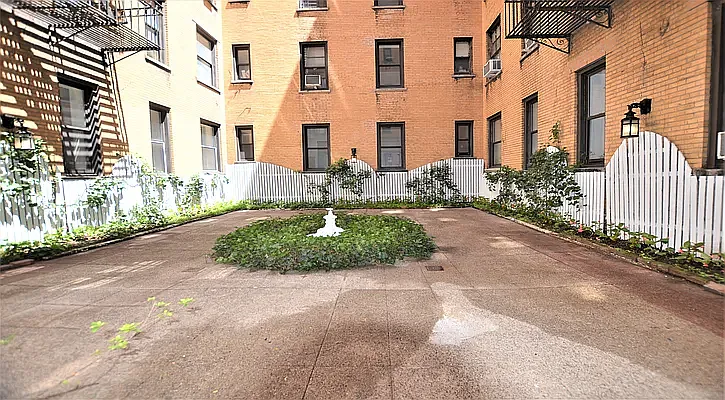 Rented by Manhattan Realty Group | media 7