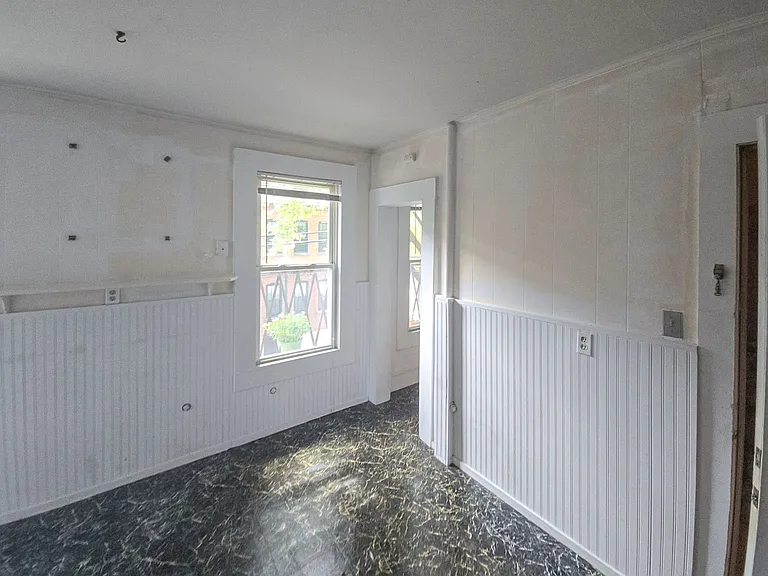 11 Lawrence St — Photo 3