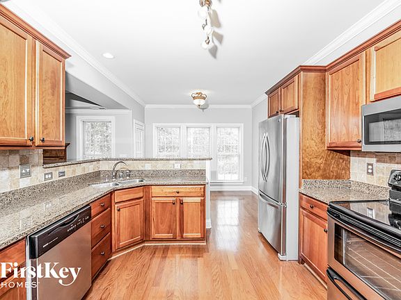 4th image of 8624 Highland Dr