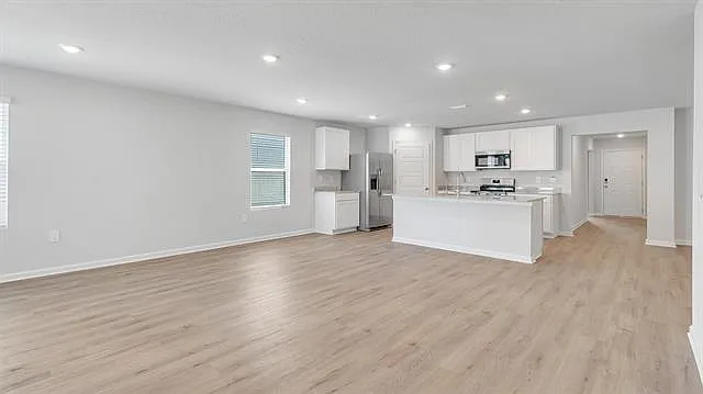 82 Haley Dr — Photo 2