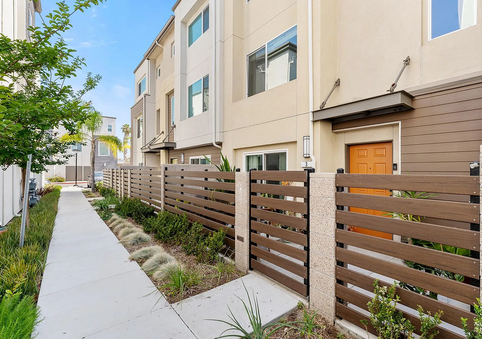 Modern Tri-Level Townhome in Gated Gardena Community with 2-Car Garag — Photo 1