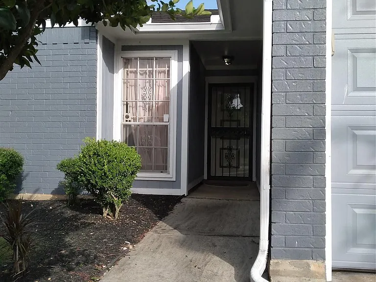 11018 Kirkwell Dr — Photo 1