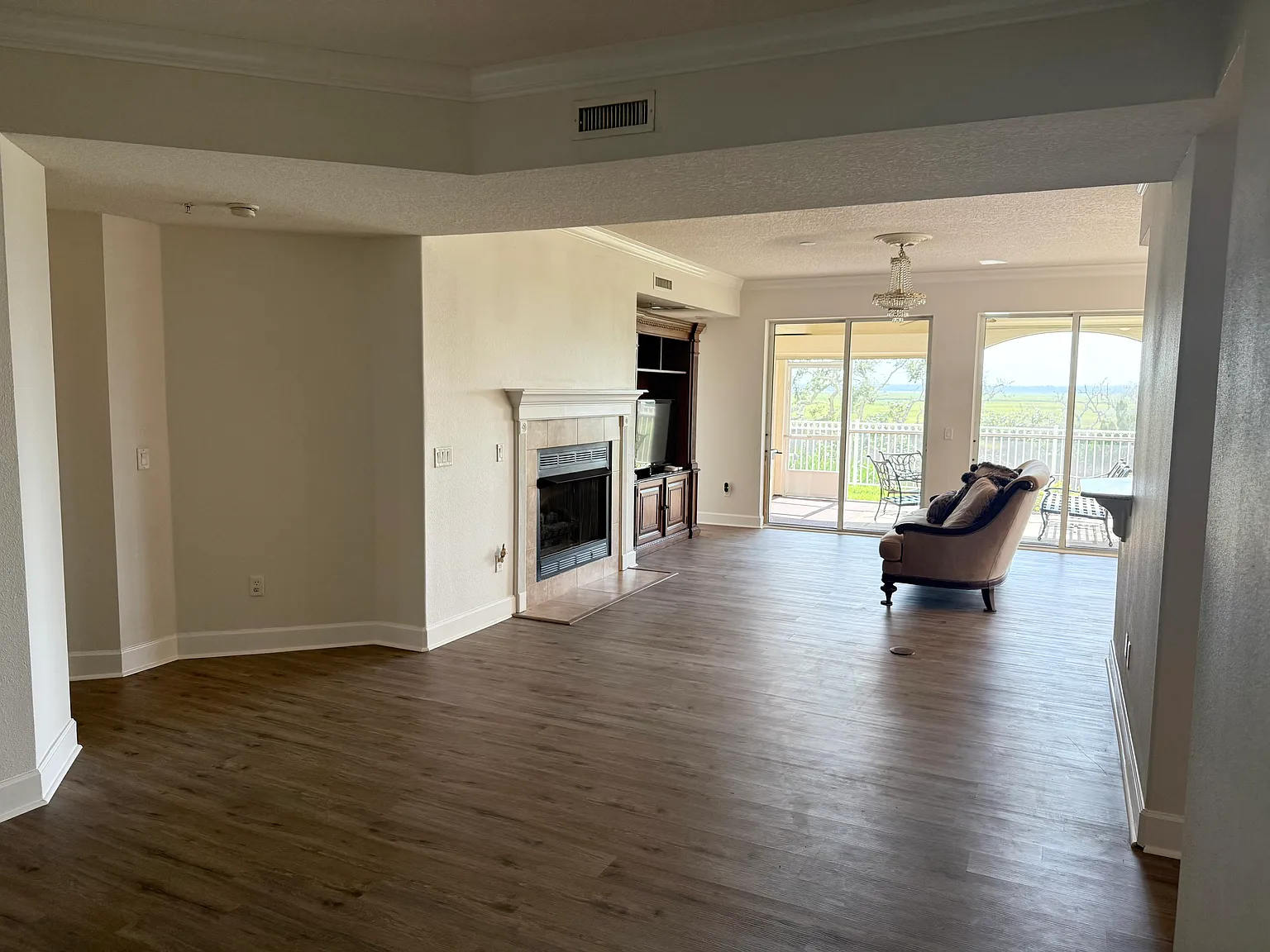 3 bed, 2036 sqft, $3,850 — Photo 4