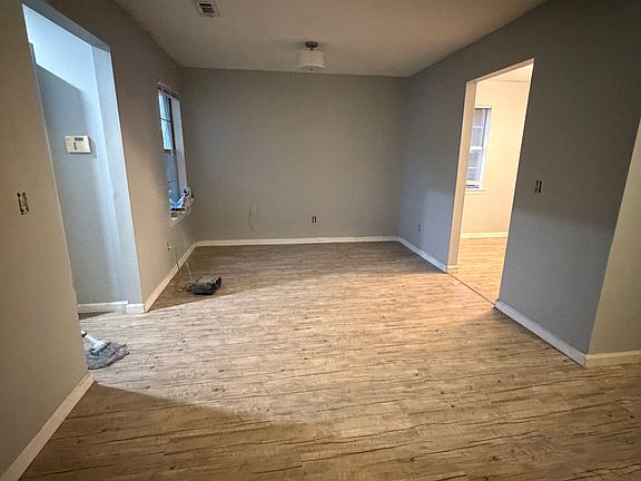 4th image of 650 Demere St