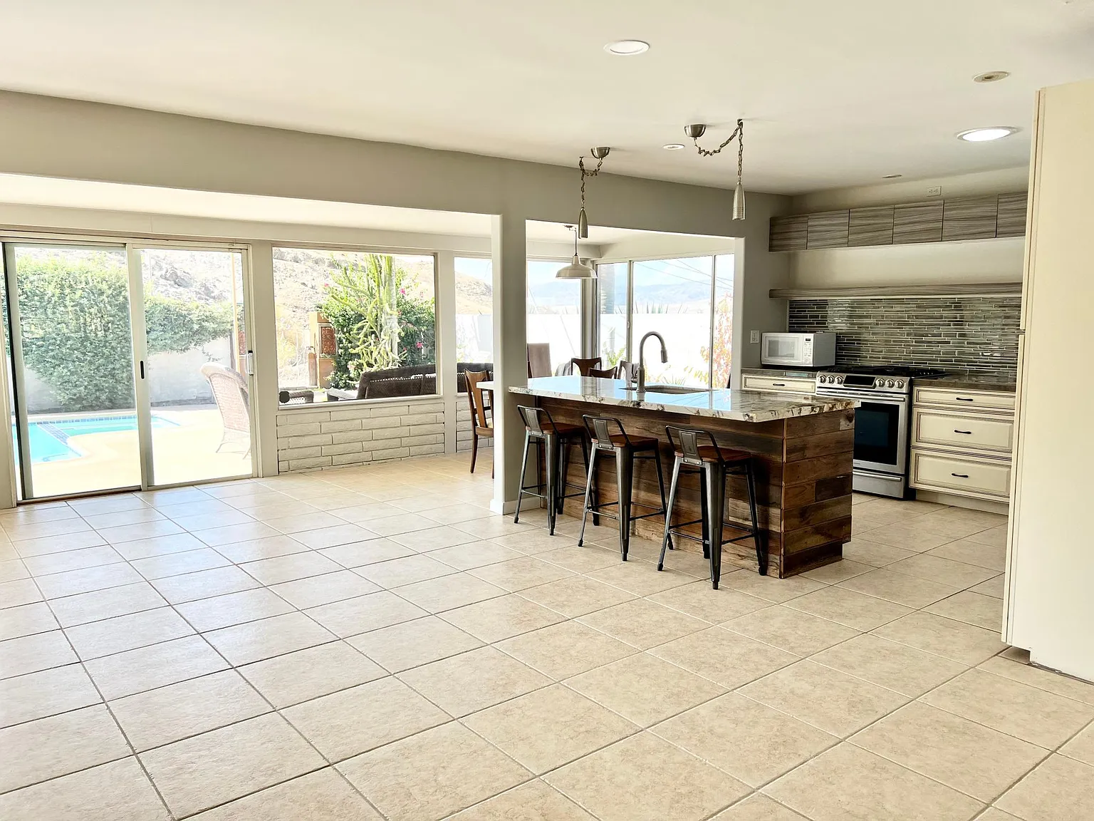 37657 Bankside Dr — Photo 2