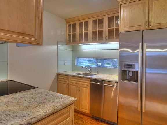 3rd image of 651 Forest Ave