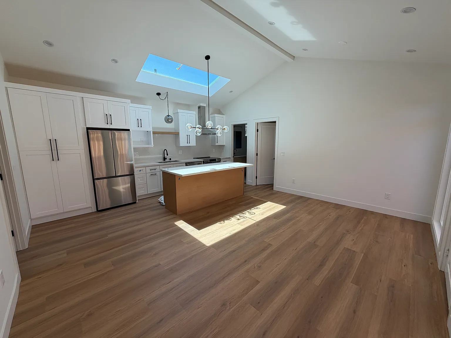 2 bed, 800 sqft, $4,800 — Photo 1