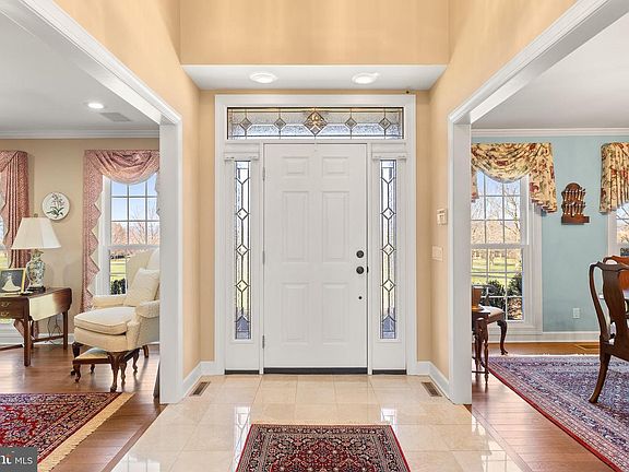 3rd image of 474 Beaver Ln