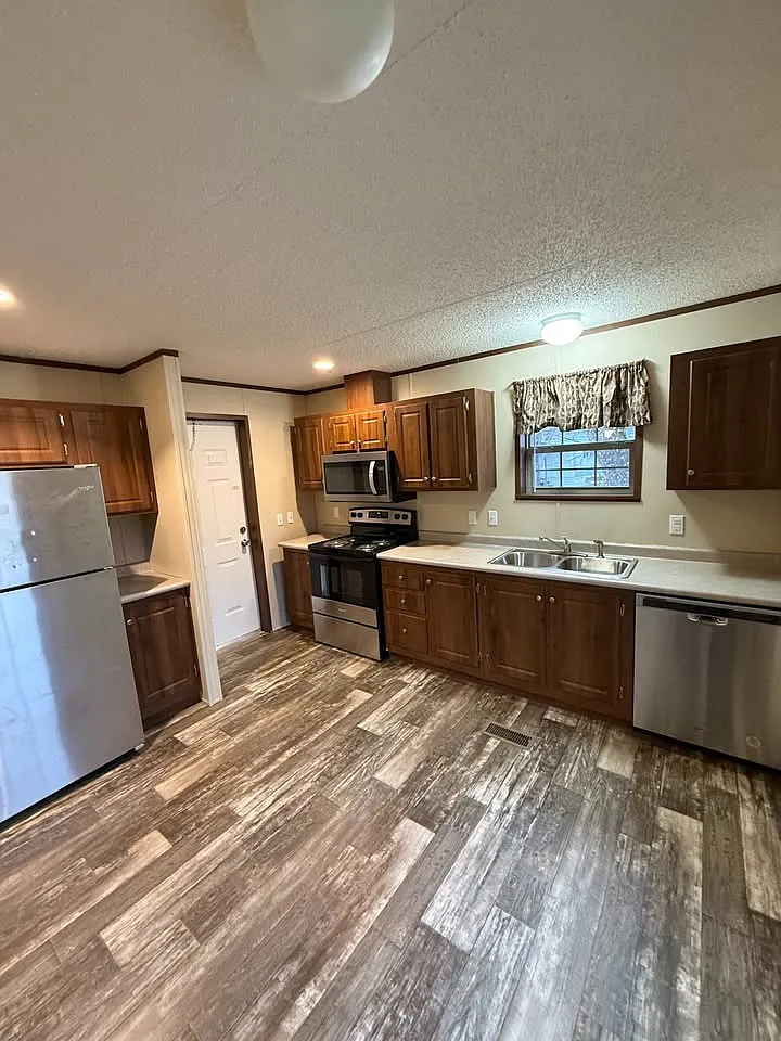 2 bed, $1,100 — Photo 1