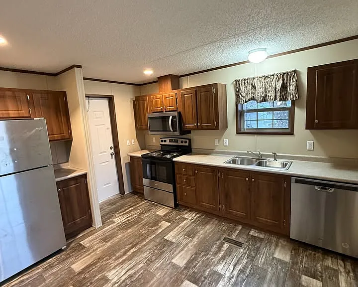 750 S Walker St — Photo 1