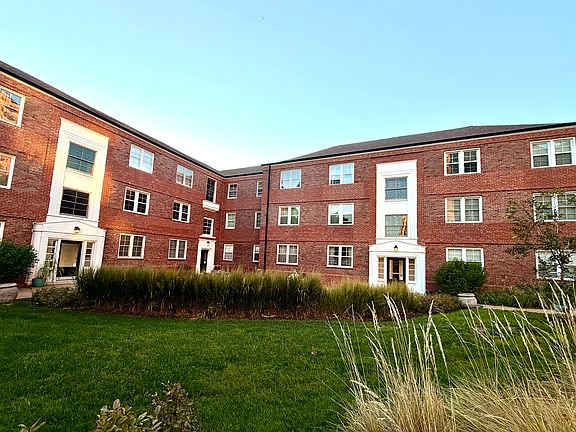 2nd image of 921 S Hanley Rd APT E