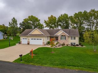 2917 Grandview Cir, Sun Prairie, WI 53590