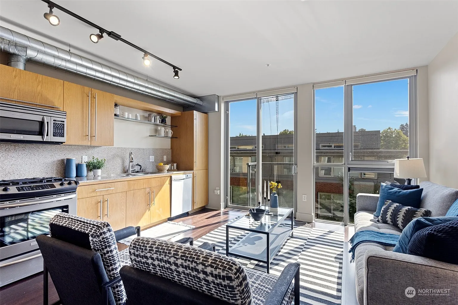 530 Broadway E #415 photo 1