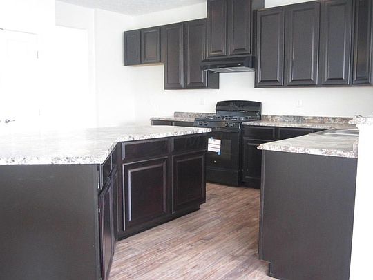 4th image of 2105 W Gardenia Dr