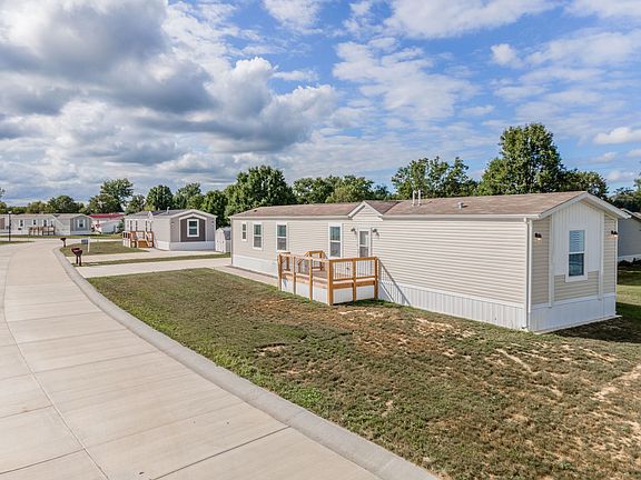 Exterior Image-18-Clayton - Wakarusa Camelot Village
