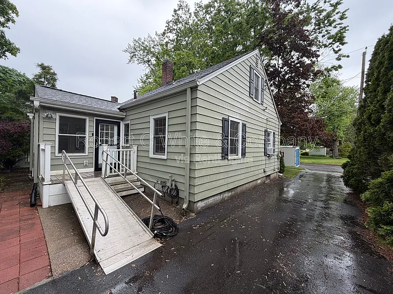36 Pomeroy Ave — Photo 6