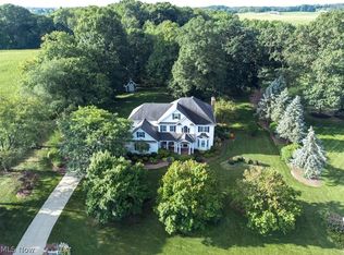 1554 Suffield Oaks Ln, Mogadore, OH 44260