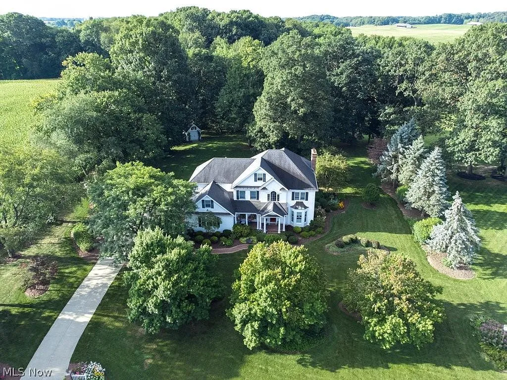 1554 Suffield Oaks Ln photo 1