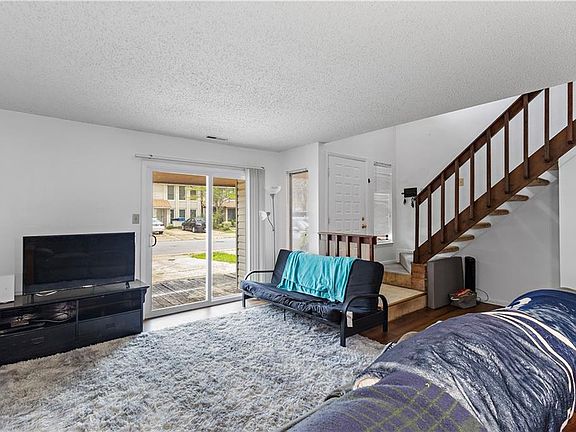 5th image of 3621 Chimney Creek Dr