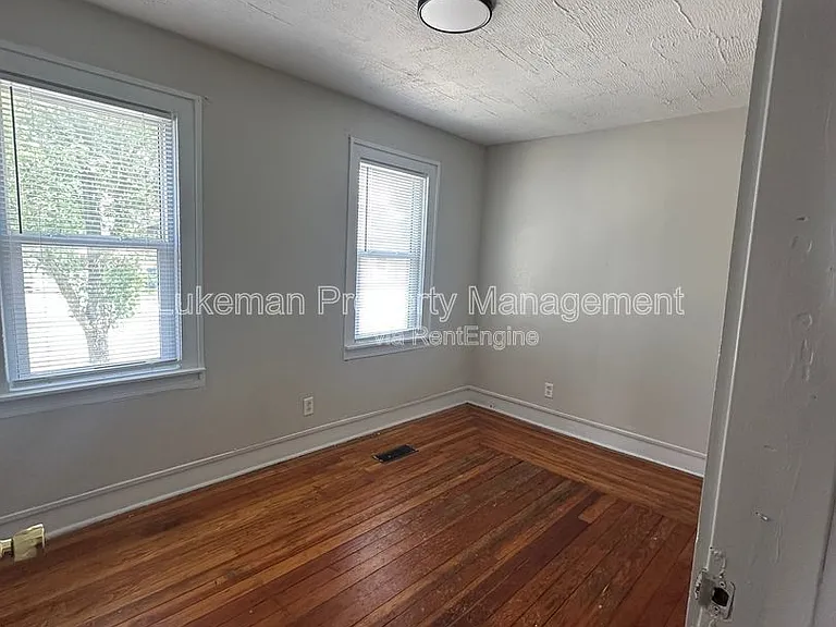 1512 S Burdick St — Photo 13