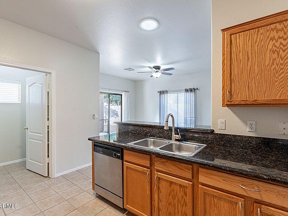 5th image of 453 E TAYLOR Trail
