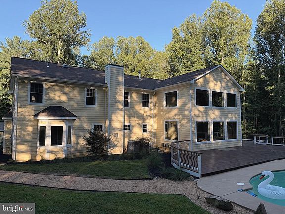 3rd image of 700 Battle Mountain Rd