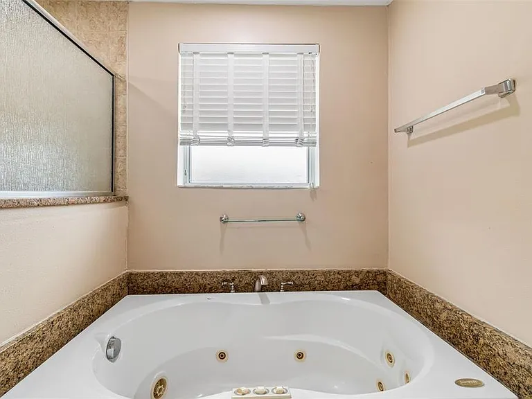 601 Swann Dr #603 — Photo 22