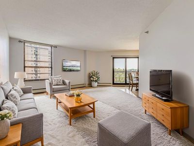 6615 Lake Shore Dr S APT 604, Minneapolis, MN, 55423